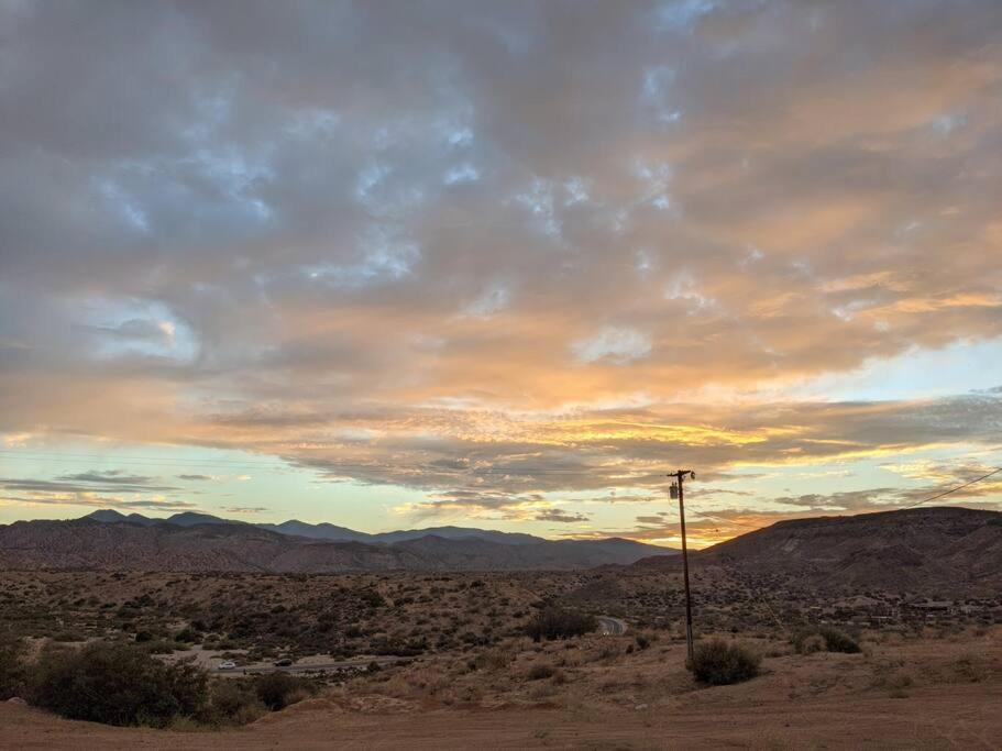 Pioneertown Chasing The Moon: Expansive Tub Views Near Pappy'S 빌라 외부 사진
